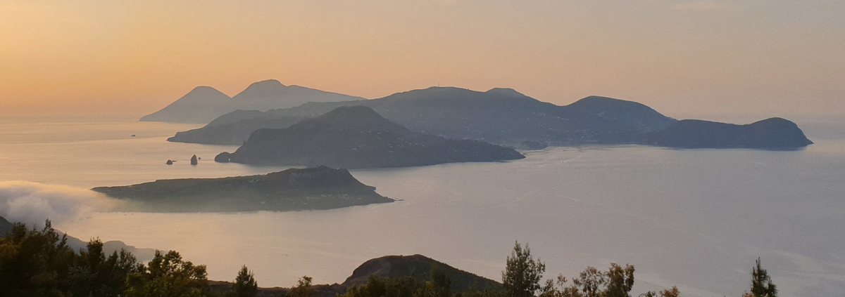 Barca a vela alle Isole Eolie